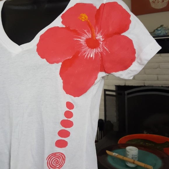 Aku/Akwa hibiscus tee - Picture 2 of 2